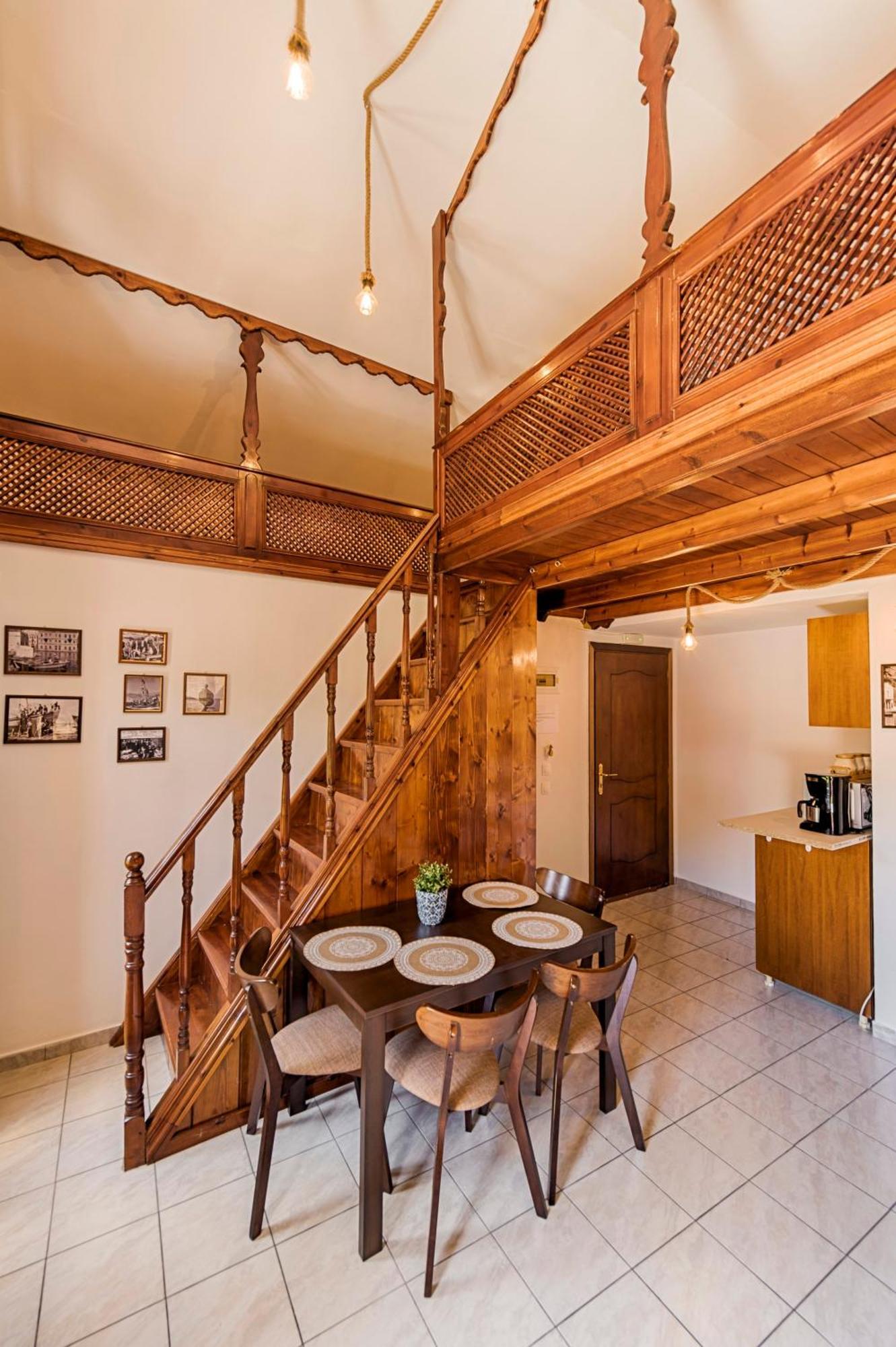 The Old Symi Apartment ภายนอก รูปภาพ